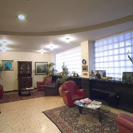 马奇酒店 Soliera