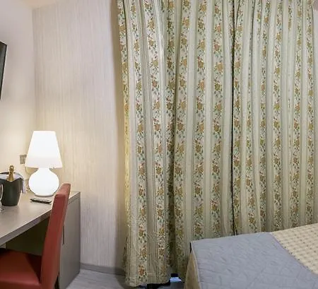 马奇酒店 4* Soliera