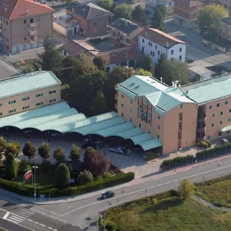 马奇酒店 4* Soliera